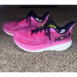 Women's HOKA Clifton 9 raspberry/strawberry pink size 10B